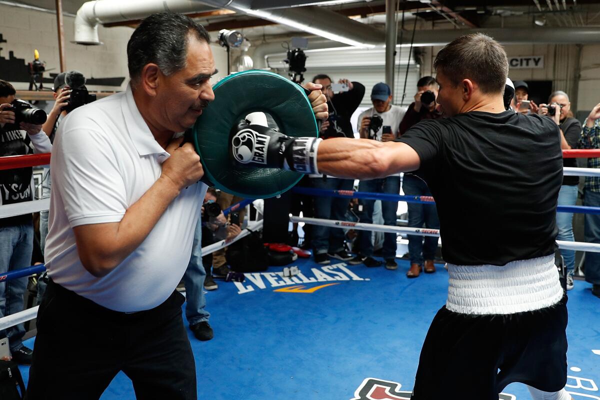 Abel Sánchez (izq.) en el entrenamiento del martes en Santa Mónica.