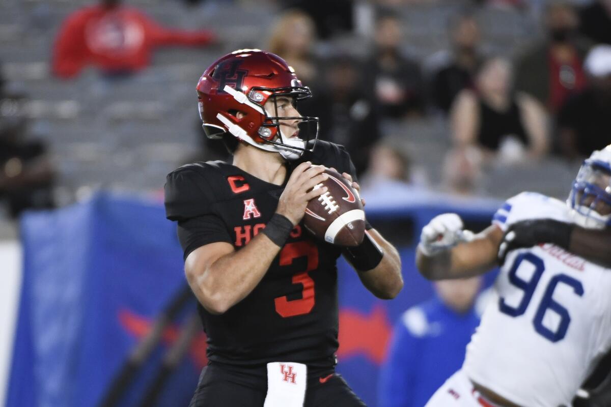 Houston quarterback Clayton Tune (3) looks to throw the ball against SMU on Oct. 30, 2021.