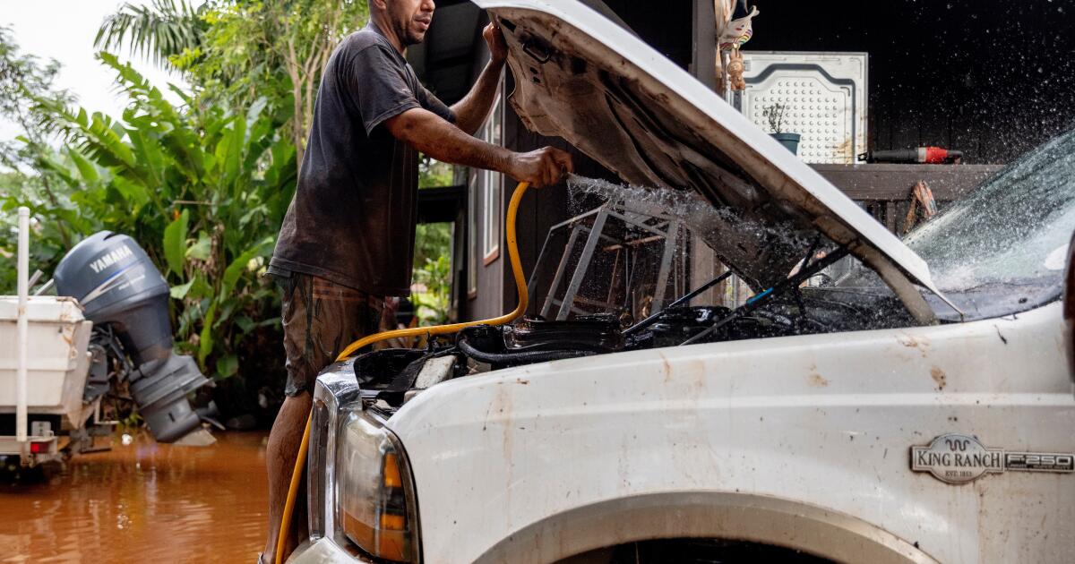 As inundações históricas do Havaí deixaram 2.000 pessoas sem eletricidade
