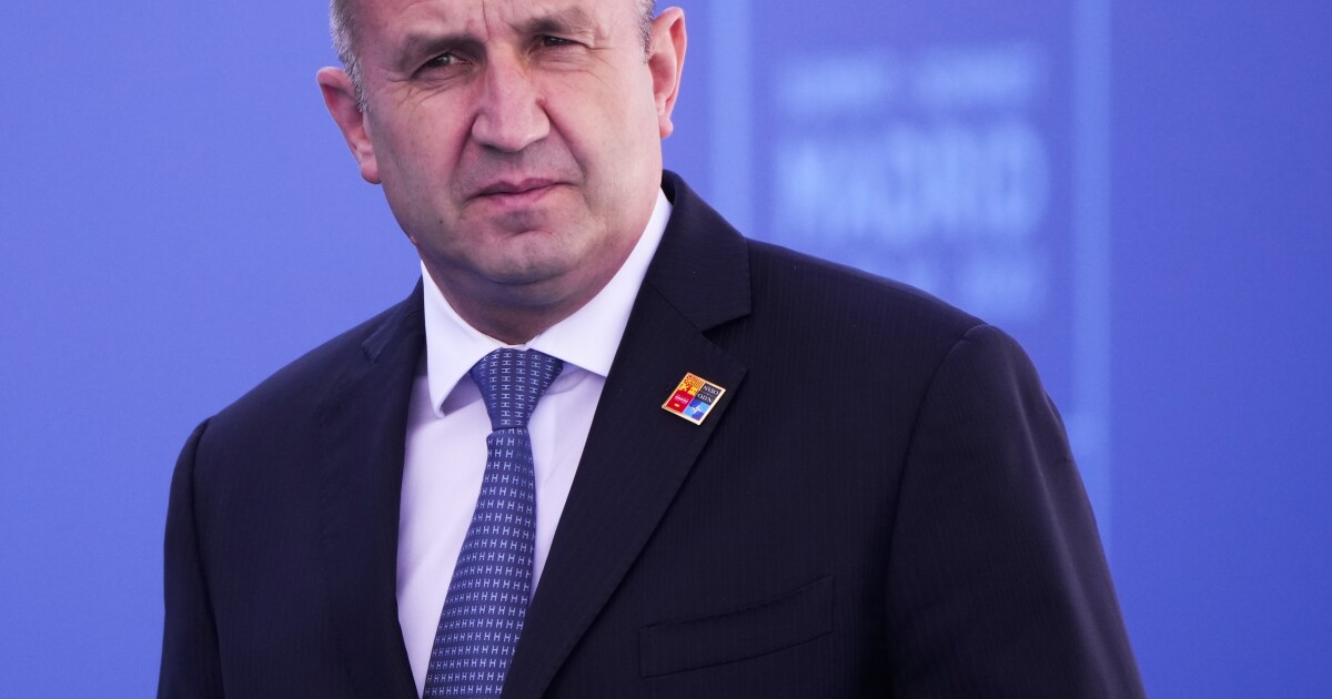 Българският президент се опитва да разреши политическа криза