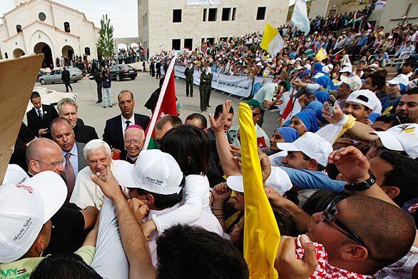 Pope Benedict XVI arrives in Jordan