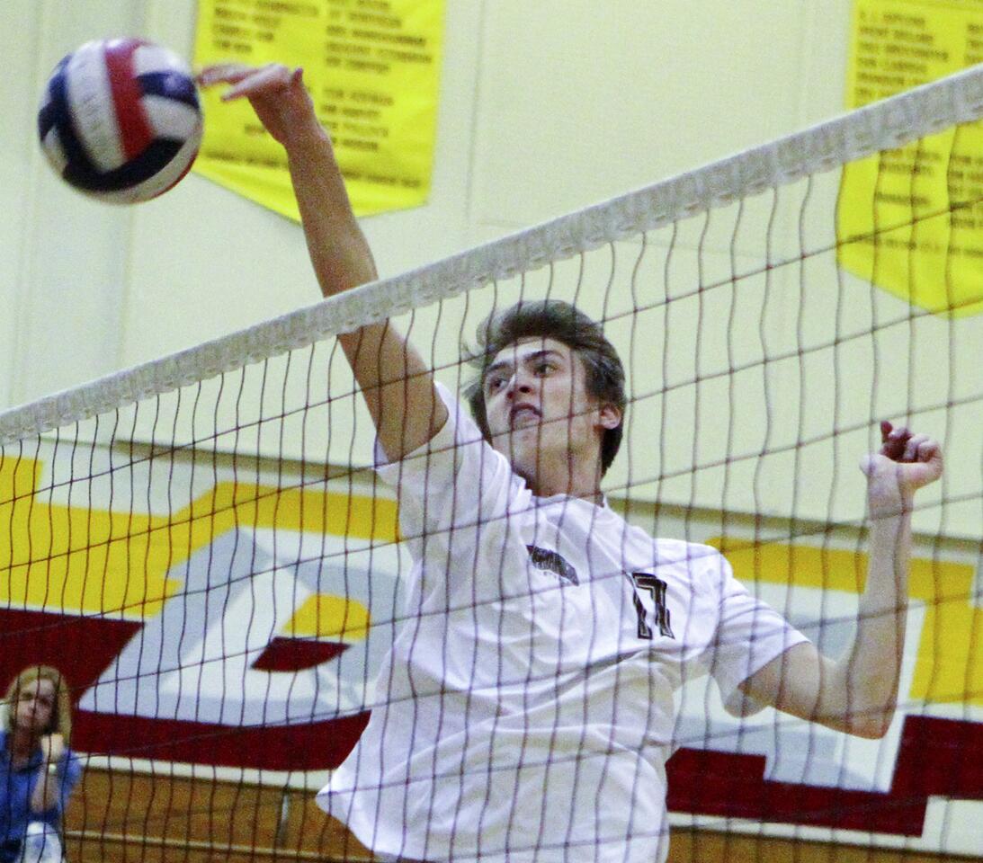 Photo Gallery: St. Francis vs. La Canada non-league boys volleyball