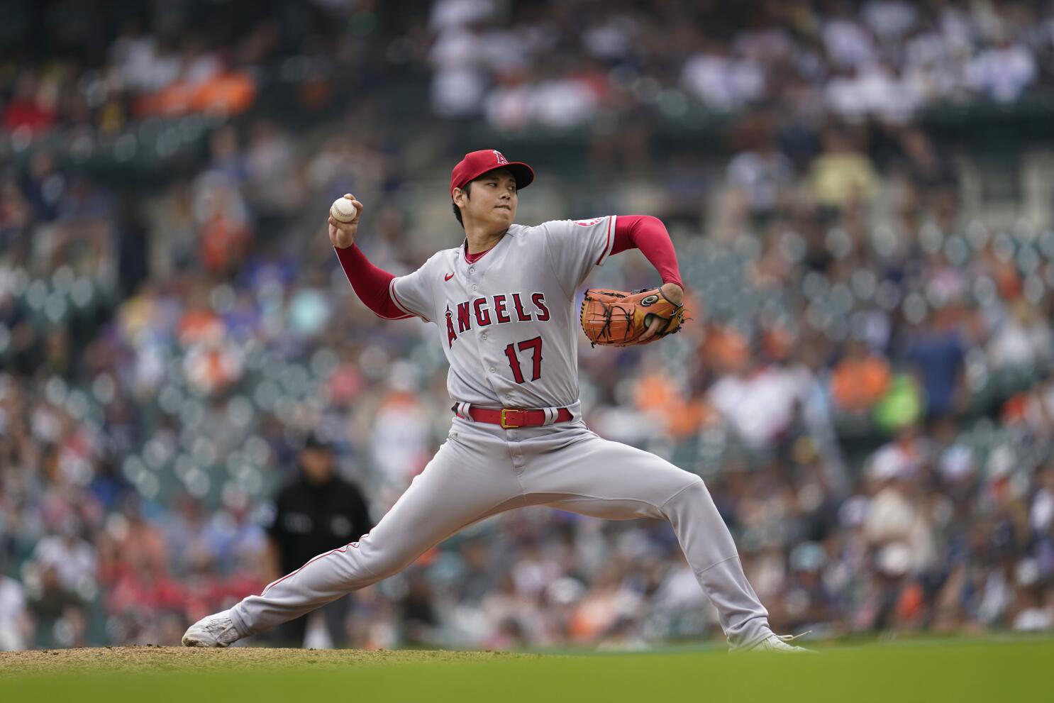 Angels' Ohtani leaves game against Tigers with stomach virus