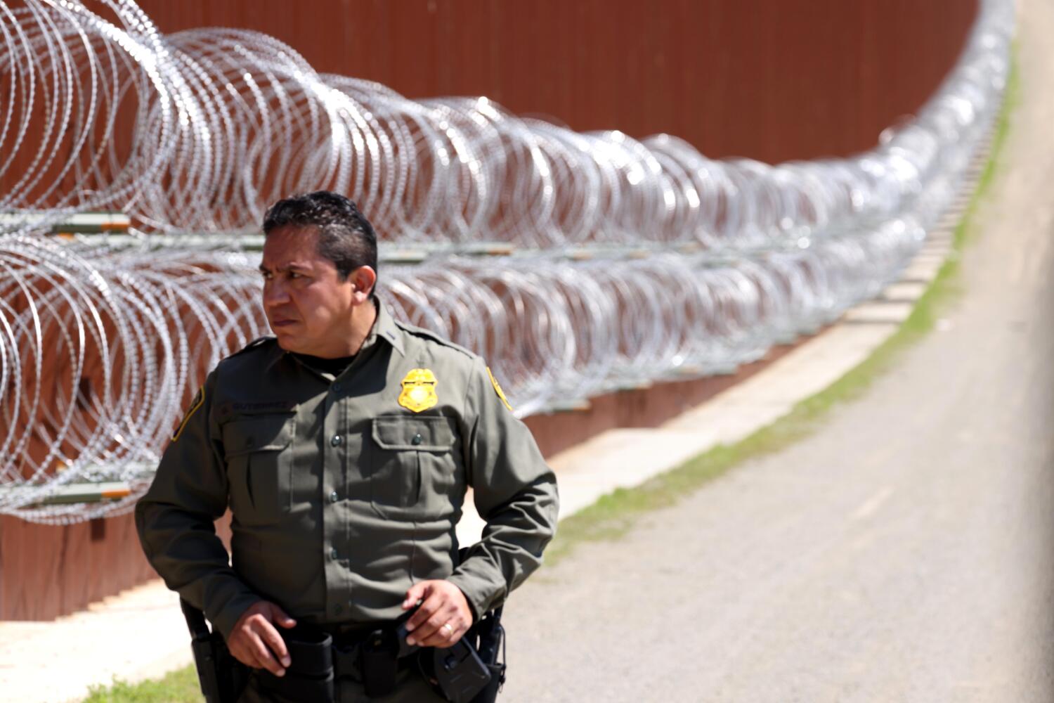 Trump to set up militarized zone along U.S.-Mexico border in California ?url=https%3A%2F%2Fcalifornia times brightspot.s3.amazonaws.com%2F3f%2F59%2F60c72dae4195b780451a3c9c261d%2F1498052 fo 0321 after trump return gem 015