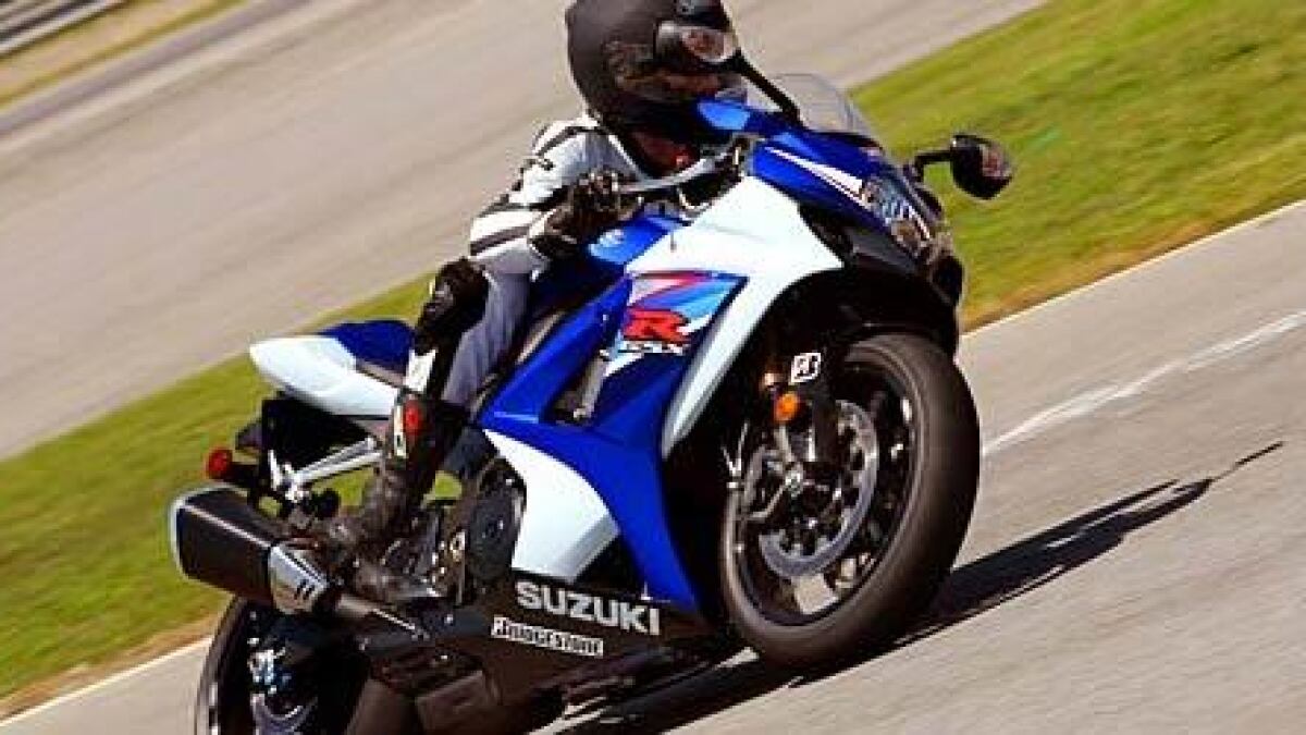 Suzuki Gsx R1000 Is Fast To Adjust To Surroundings Los Angeles Times
