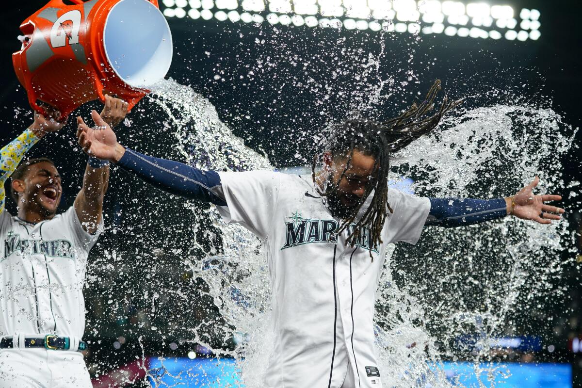 J.P. Crawford has 2-out hit in the 9th inning to lift Mariners past  Rangers, 3-2, National Sports