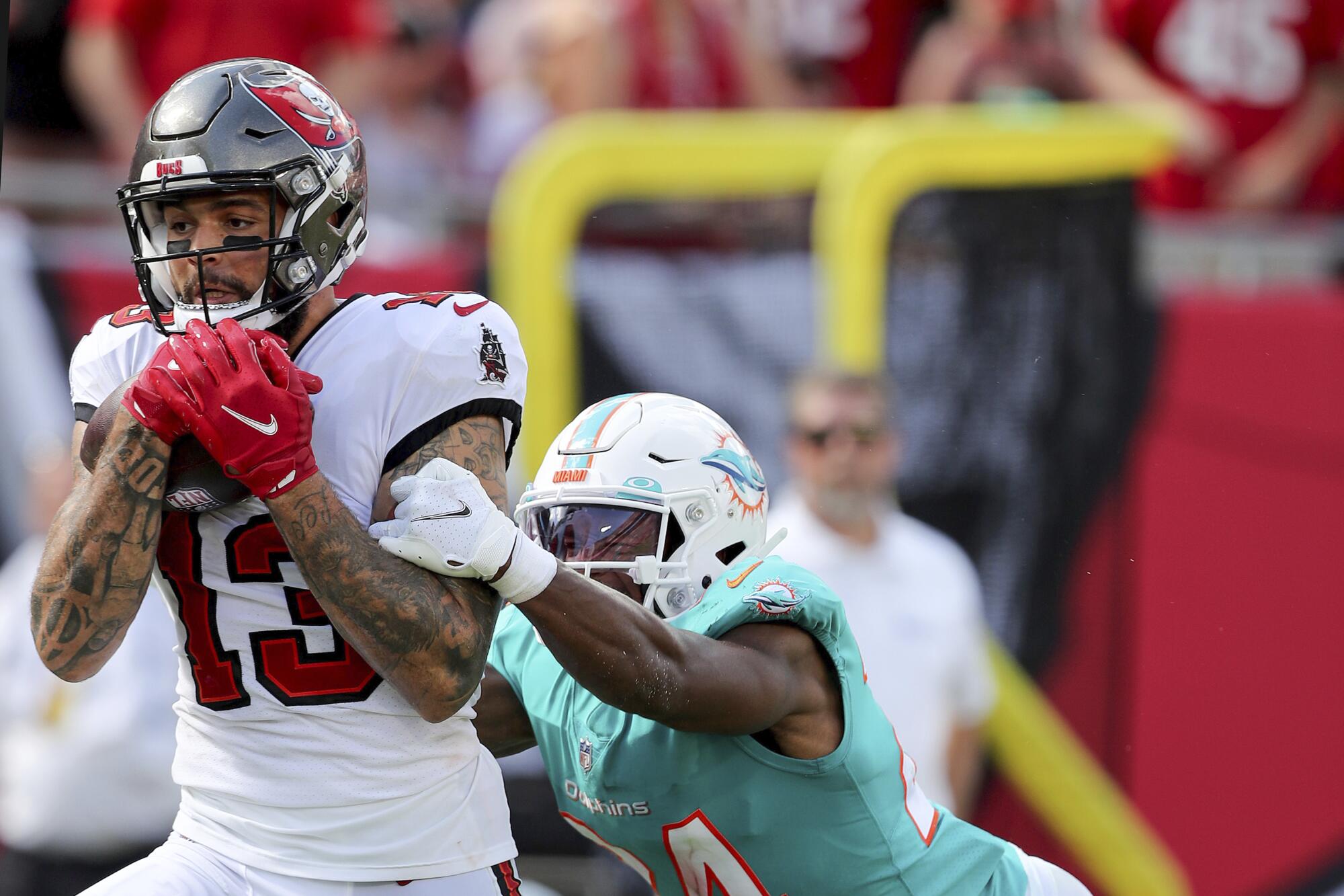 Tampa Bay Buccaneers wide receiver Mike Evans makes a touchdown reception in front of Miami Dolphins cornerback Byron Jones.