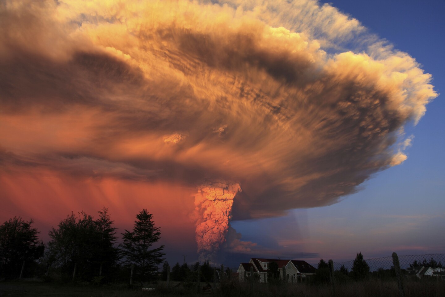 Photos Volcanoes In Southern Chile Erupt Los Angeles Times