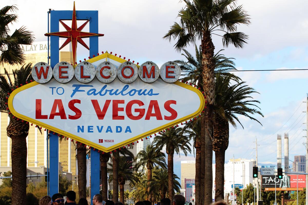 Vista del cartel que da la bienvenida a los visitantes de la ciudad de Las Vegas en Nevada. Archivo