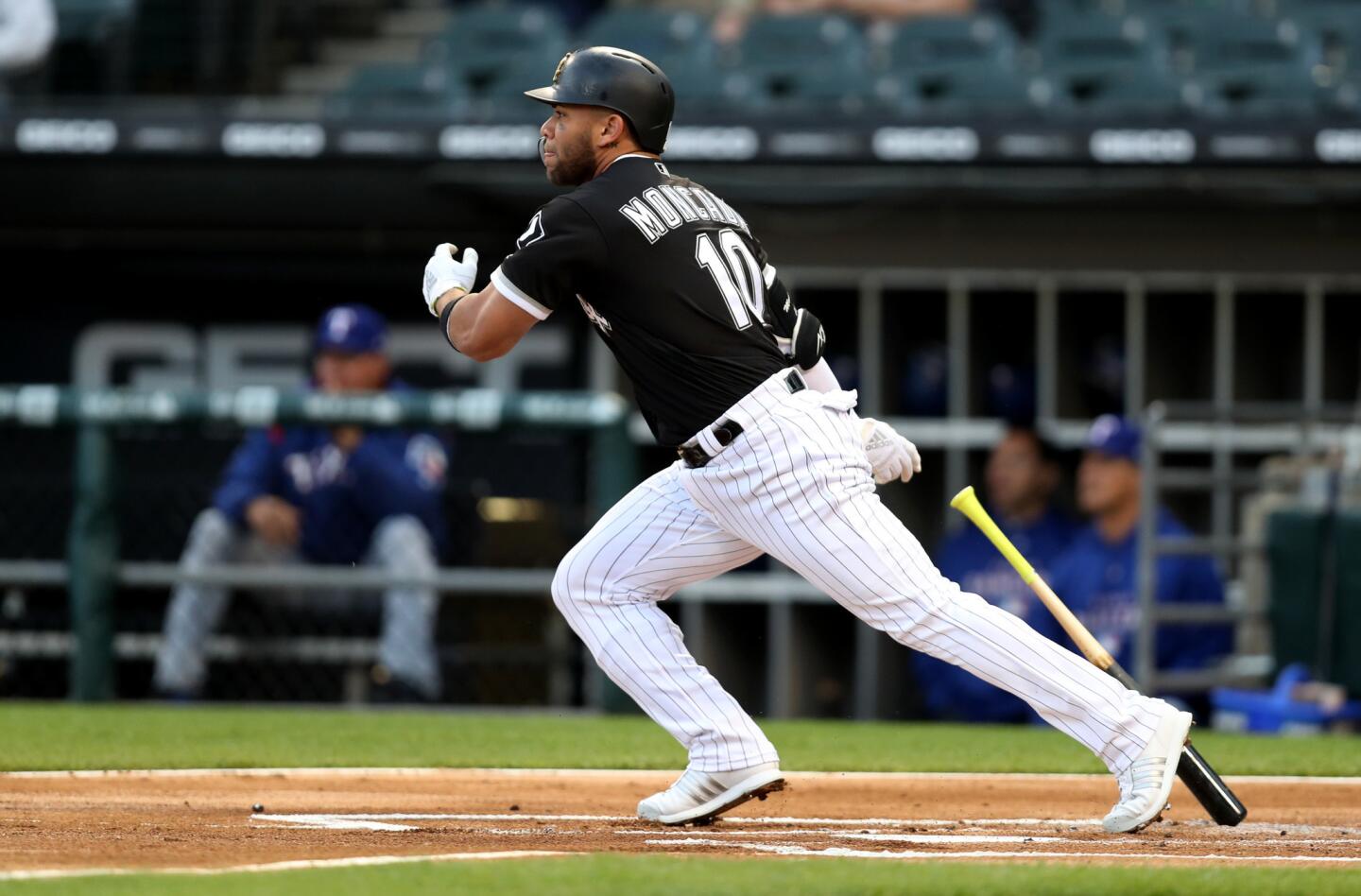 Yoan Moncada sprints to first base with a single in the first inning against the Rangers at Guaranteed Rate Field on Thursday, May 17, 2018.
