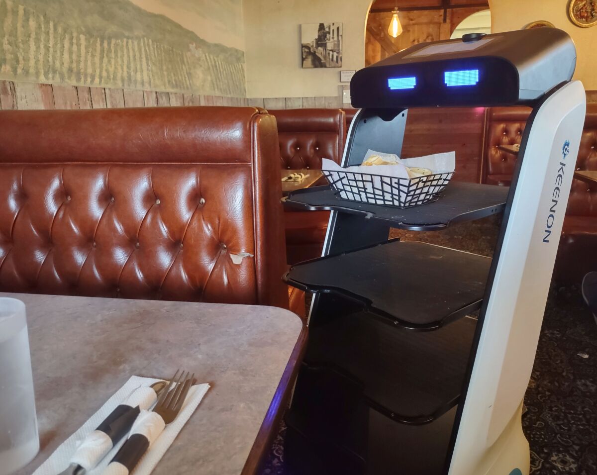Keenon Robotics Co.’s Dinerbot T5 model can carry food and dishes between tables and the kitchen and dishwashing station.