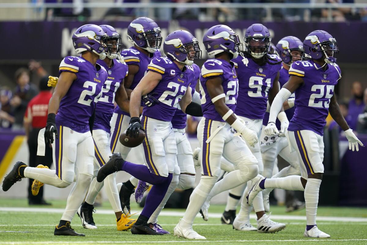 Vikings, Commanders match up with winning streaks at stake - The San Diego  Union-Tribune