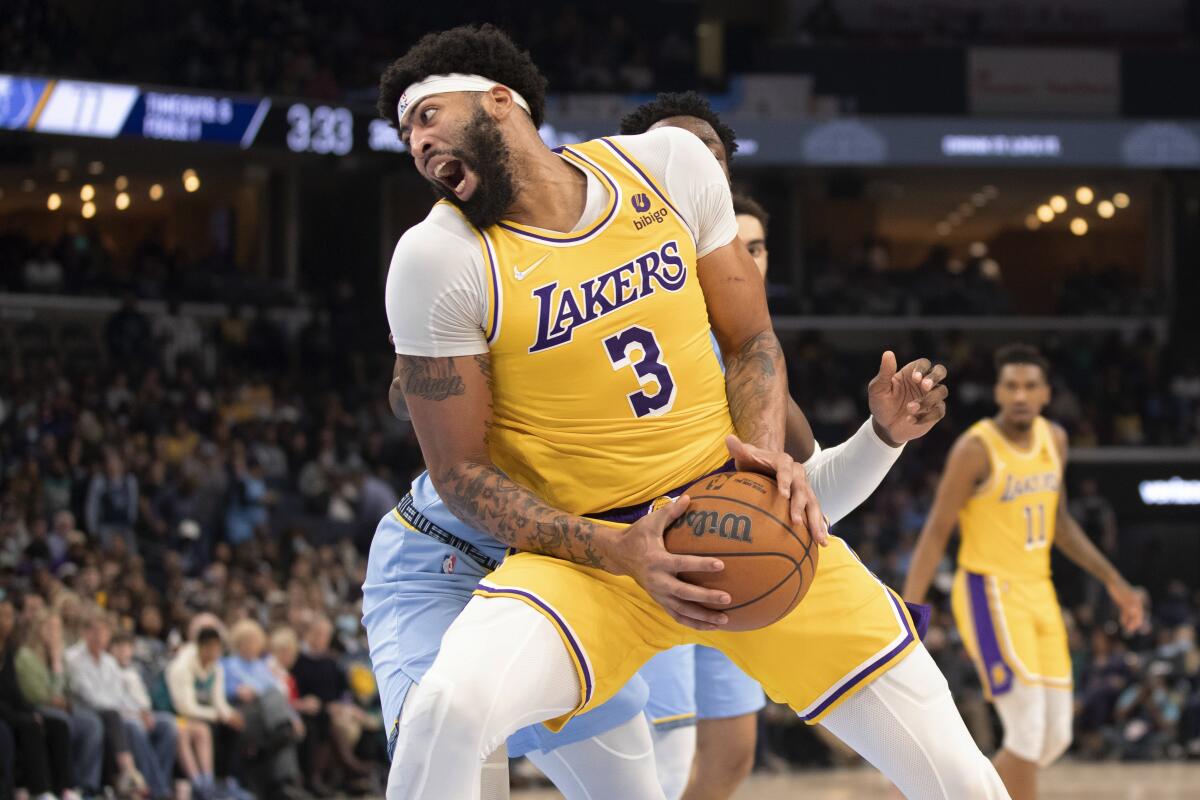 Lakers forward Anthony Davis pivots toward the basket against Grizzlies forward Jaren Jackson Jr.