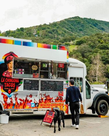 La Chingona taco truck pops up in the Pine Tree Circle shopping center