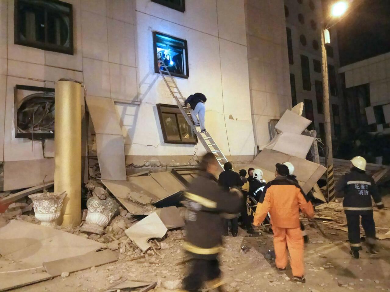 Magnitude 6.4 earthquake hits Taiwan