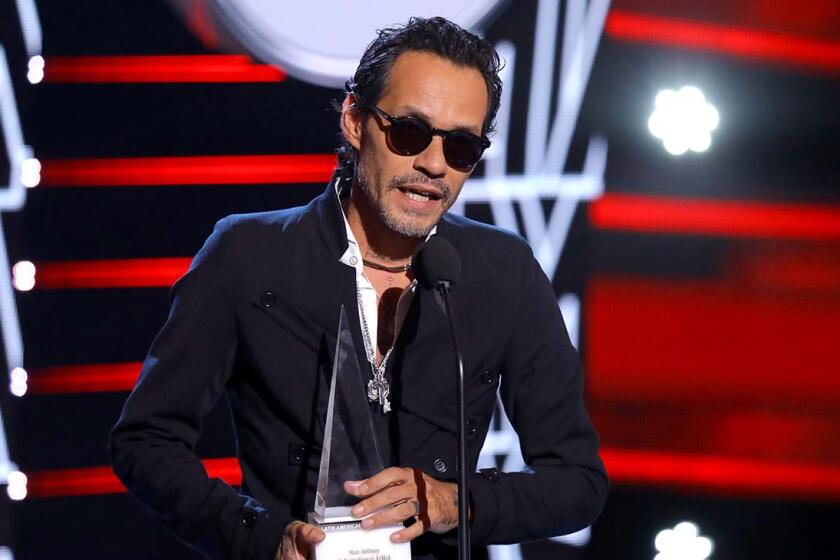 Marc Anthony accepta the International Artist Award of Excellence oen el escenario de Latin American Music Awards en el Dolby Theatre de Hollywood, California. (Photo by JC Olivera/Getty Images)