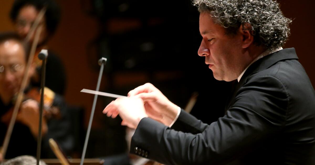 Dudamel conducts L.A. Phil in Reid, Smith and Beethoven - Los Angeles Times