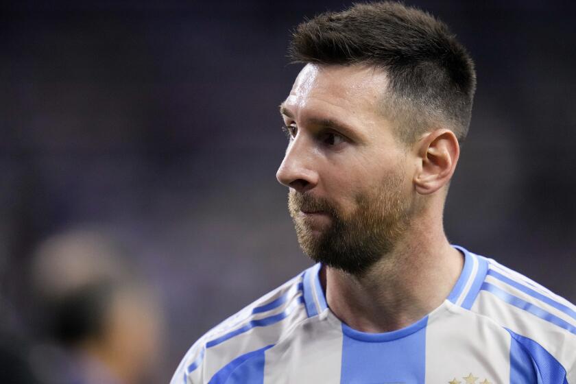 El atacante argentino Lionel Messi al final del primer tiempo del duelo de cuartos de final la Copa América contra Ecuador, el jueves 4 de julio de 2024. (AP Photo/Julio Cortez)