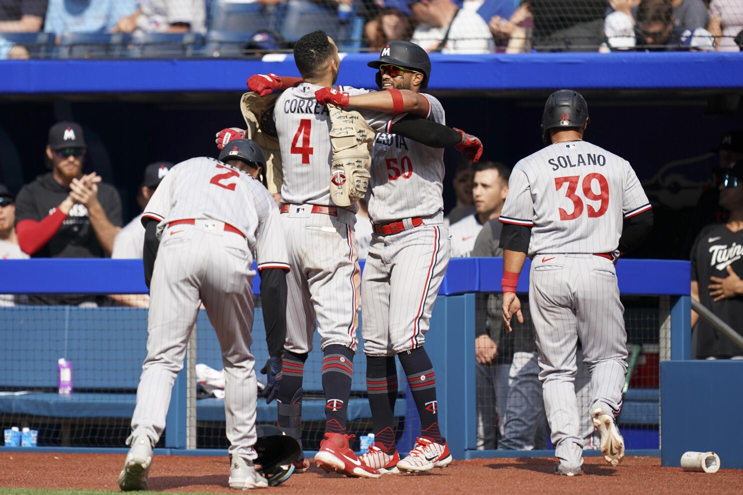 Twins Lead AL Central With Losing Record at Midseason - The New York Times