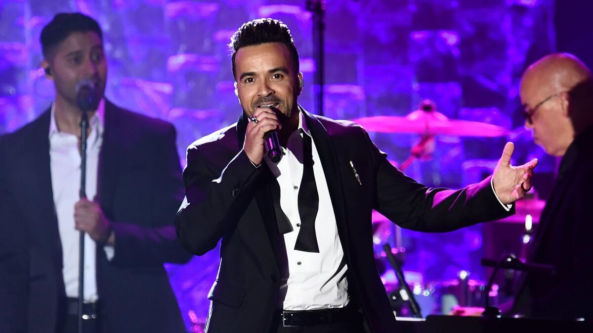 Luis Fonsi sang "Despacito."