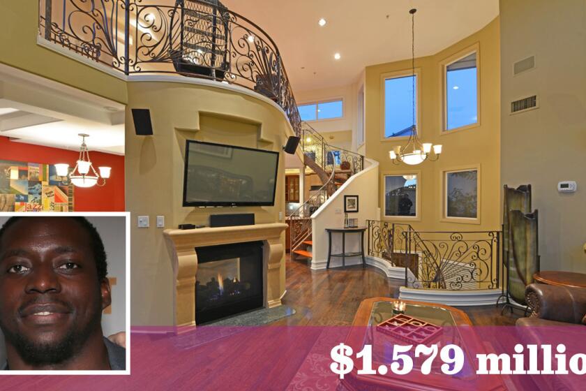 Former NFL tailback Rashard Mendenhall has listed his townhome in Santa Monica for sale at $1.579 million.