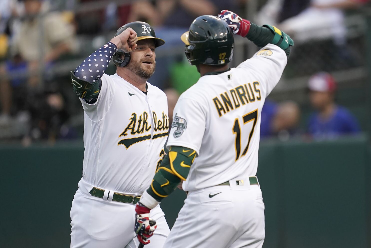 Stephen Vogt hits home run in final MLB game, celebrates like a little kid