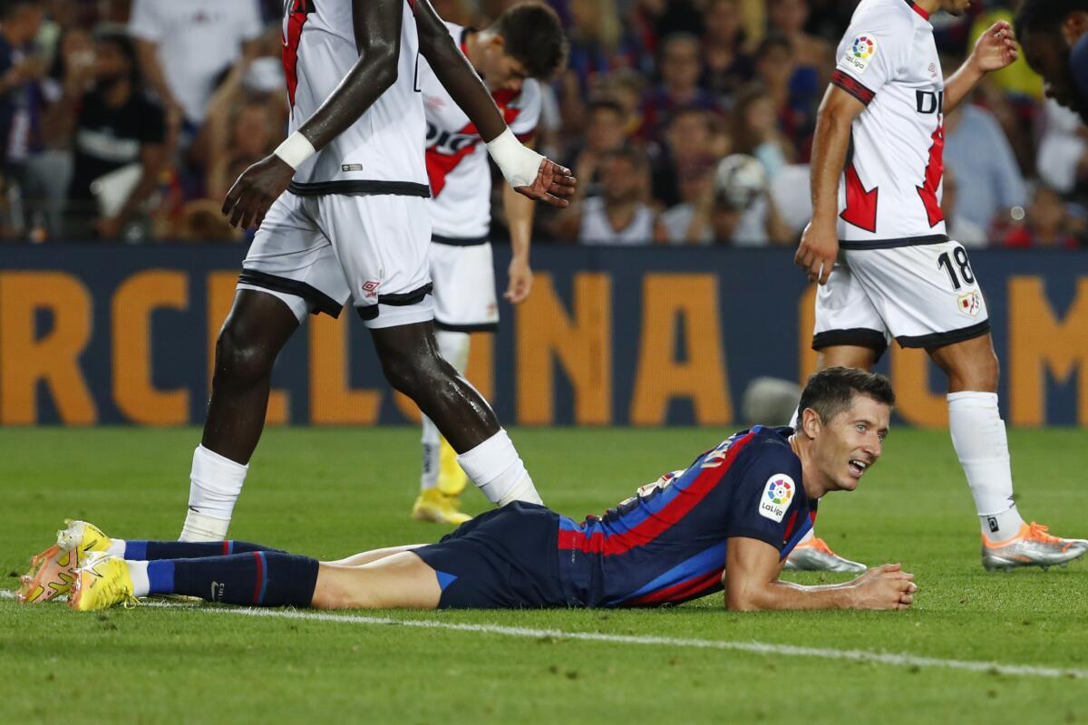 Robert Lewandowski del Barcelona durante el partido contra Rayo Vallecano en la Liga española, 