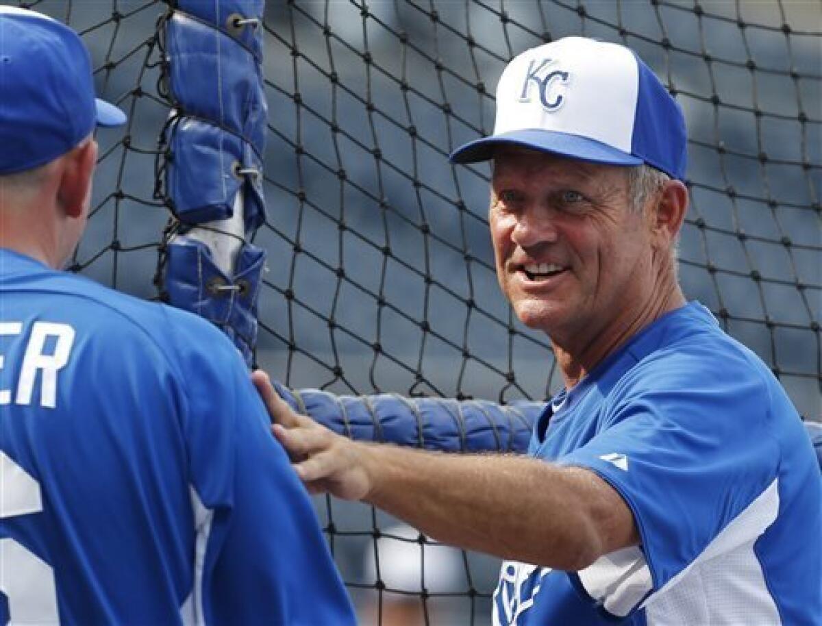 Royals' George Brett back in uniform at Kauffman