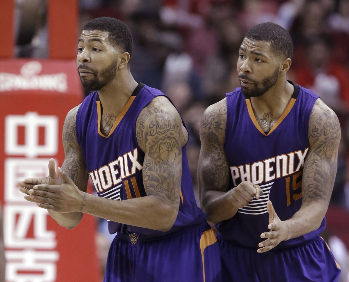 Los gemelos Morris de la NBA tienen ahora una historia en Los Ángeles. Les  encantaría un final hollywoodiense - Los Angeles Times