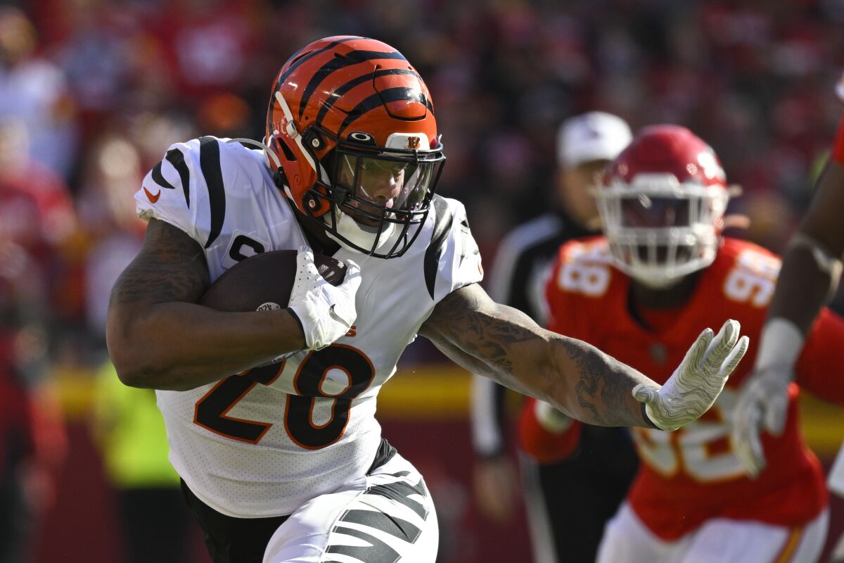Cincinnati Bengals running back Joe Mixon runs through the Kansas City Chiefs defense.