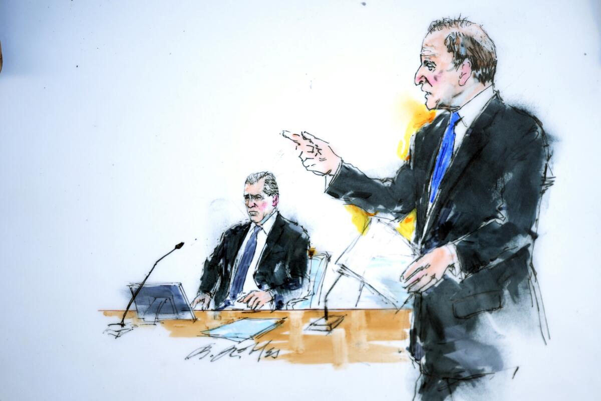 法庭草图显示亨特·拜登坐在左侧，他的辩护律师阿贝·洛厄尔正在讲话