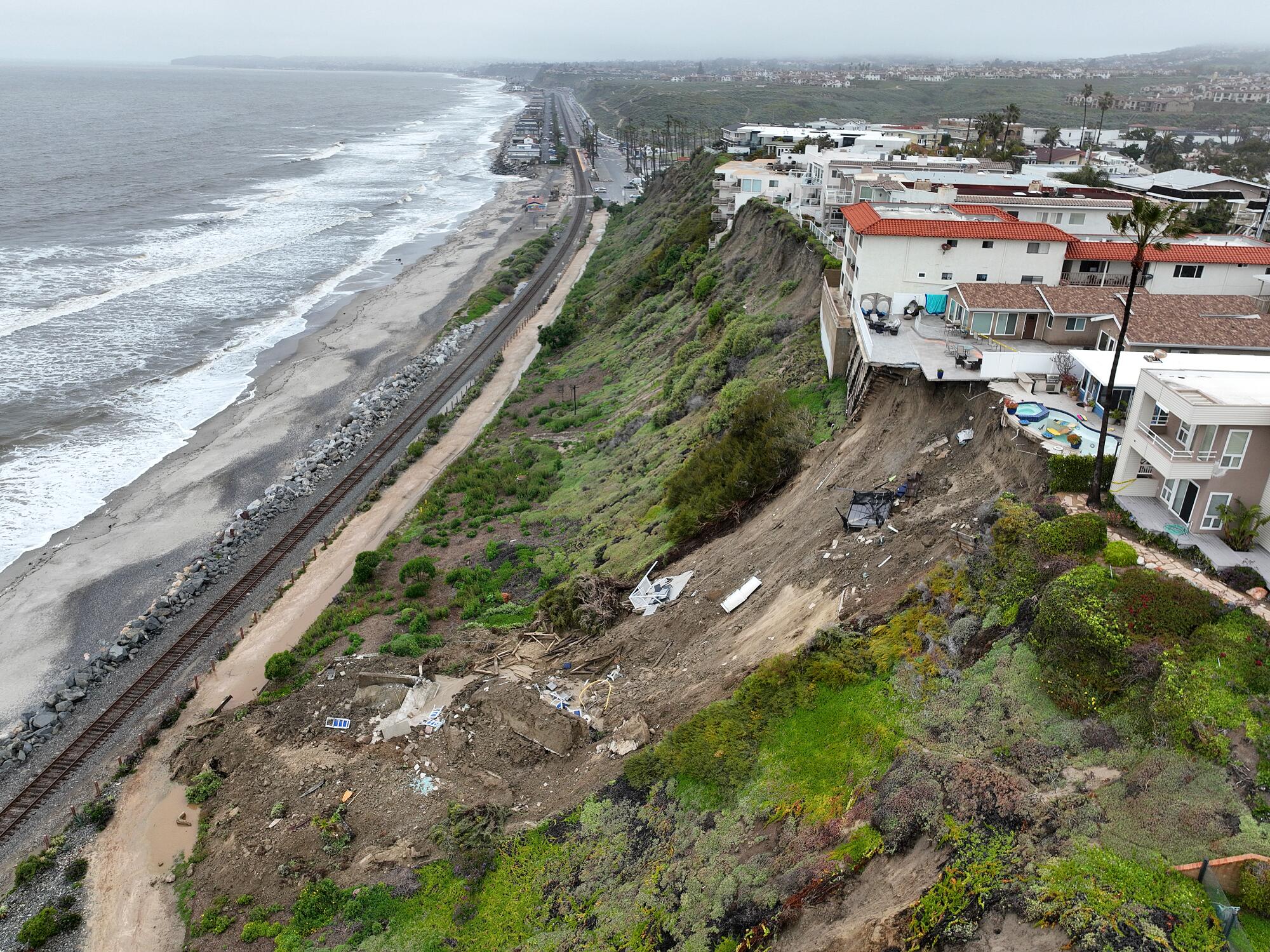 Dramatic drone photos of San Clemente landslide Los Angeles Times