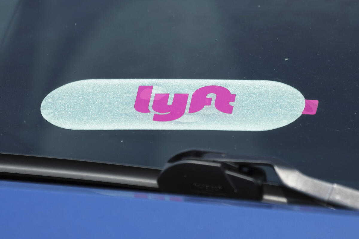 Lyft Window Sign San Francisco's Lyft expands autonomy battle to Atlanta - Los Angeles Times