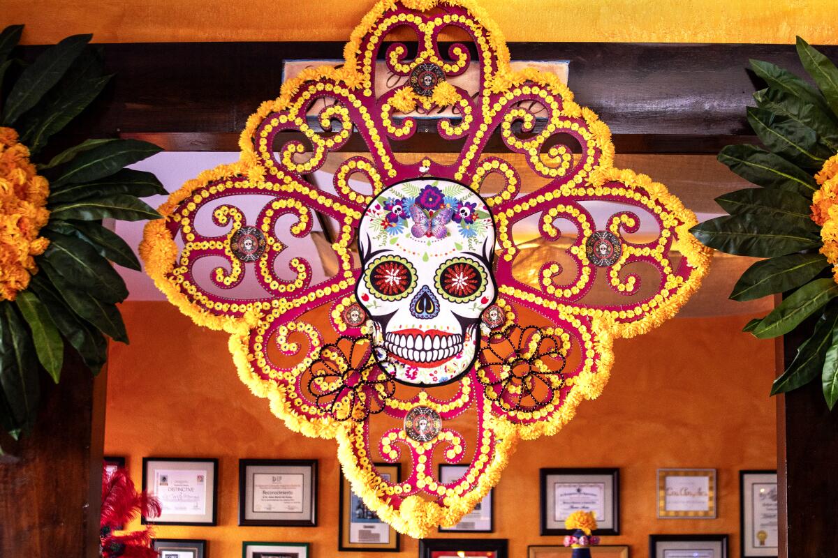 Día de los Muertos medallion.