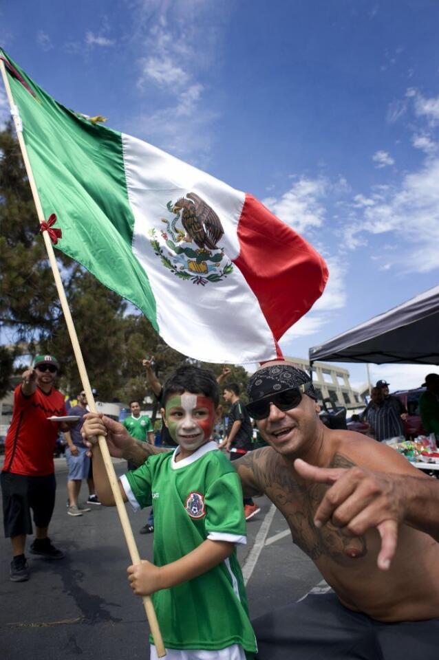 EN FOTOS: El COLOR de México contra El Salvador en San Diego