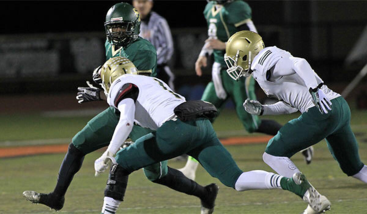 St. Bonaventure's Bryce Dixon tries to outrun Long Beach Poly defenders in November.
