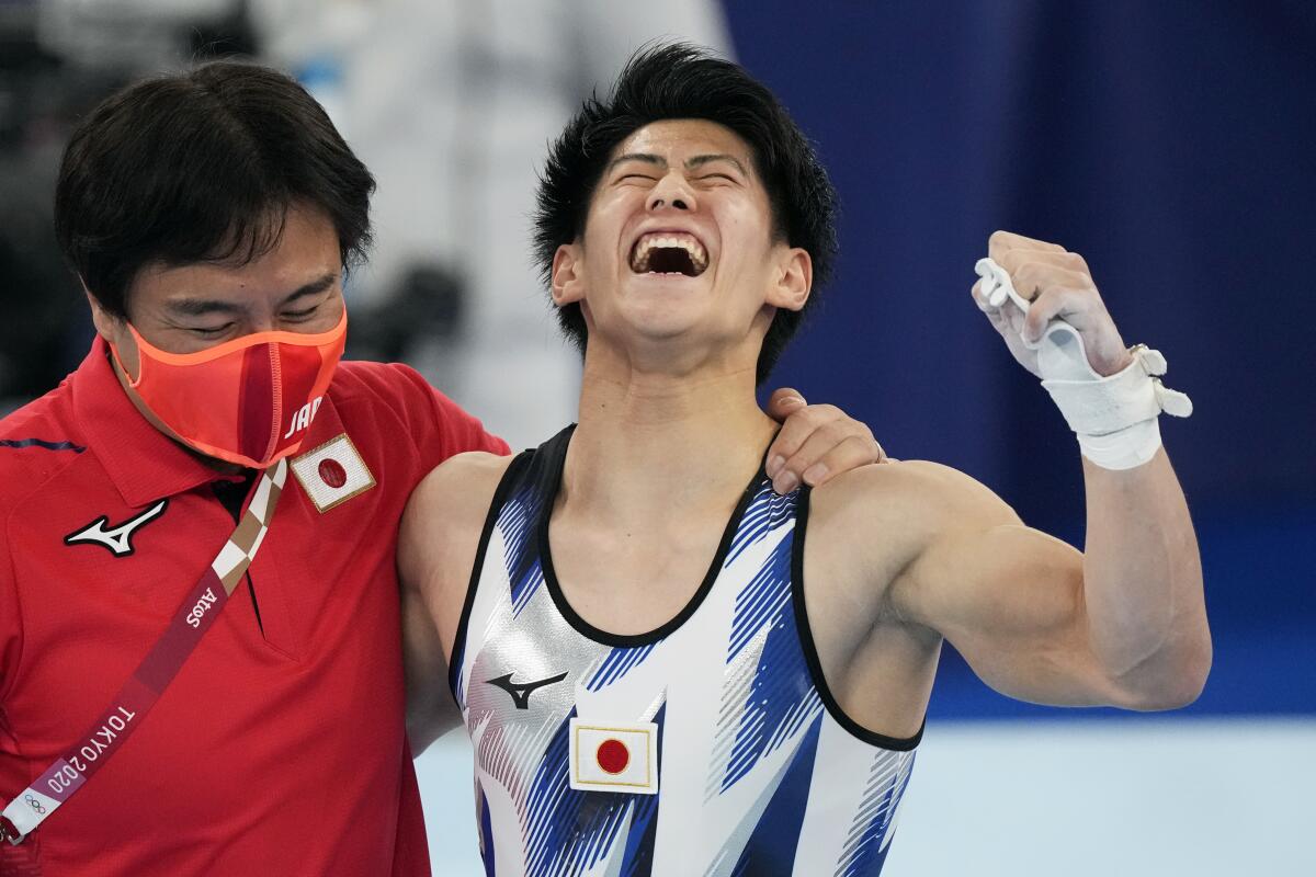 A grinning Daiki Hashimoto raises a fist. 