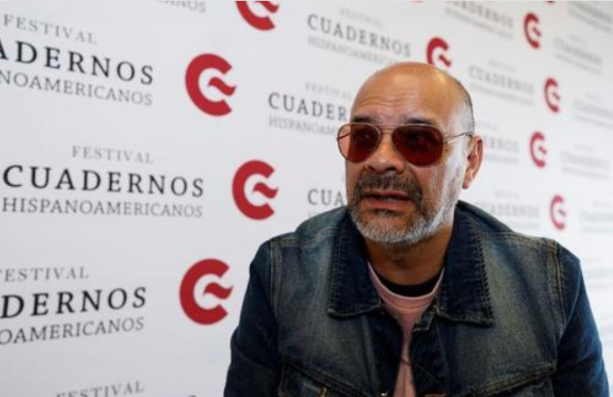 El escritor argentino Fabián Casas durante una entrevista con Efe el 14 de noviembre de 2019, en Ciudad de México (México). EFE/ José Méndez