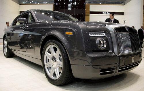 2008 Rolls Royce Phantom EPA Fuel Economy: 11 city/ 18 hwy Available Engines: 453-hp, 6.8-liter V-12 Available Transmissions: 6-speed automatic w/OD
