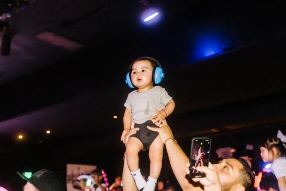 Lenny Pearce's baby rave: dancing toddlers, glow sticks and bass drops ...