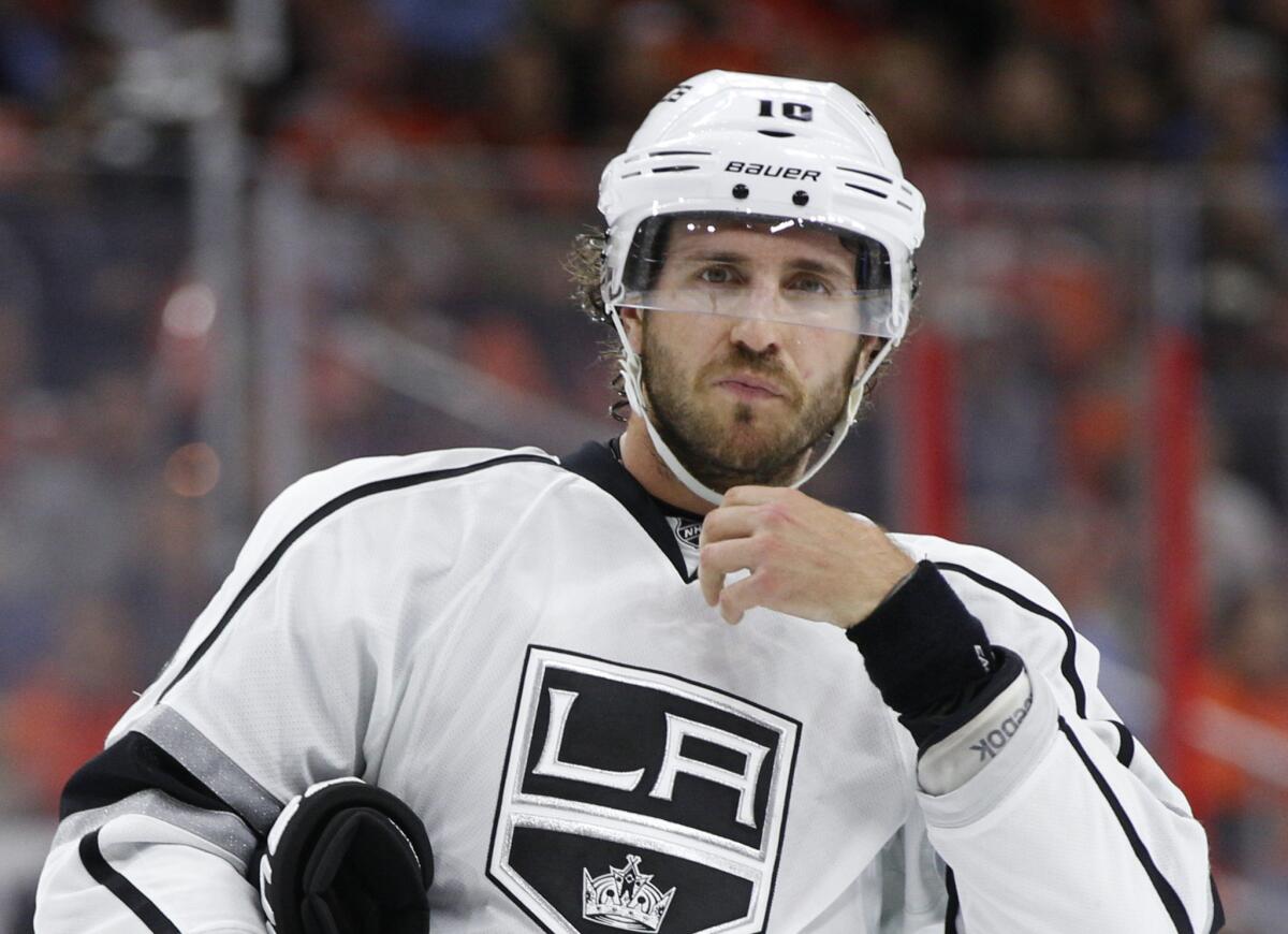 Mike Richards plays for the Kings against Philadelphia on Oct. 28, 2014.