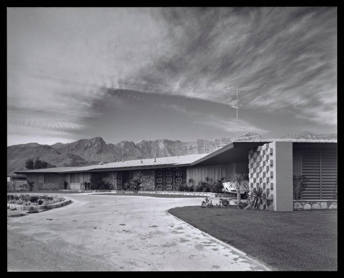 A view of a low-slung Modernis home in the desert of Palm Springs by architect Paul R. Williams.