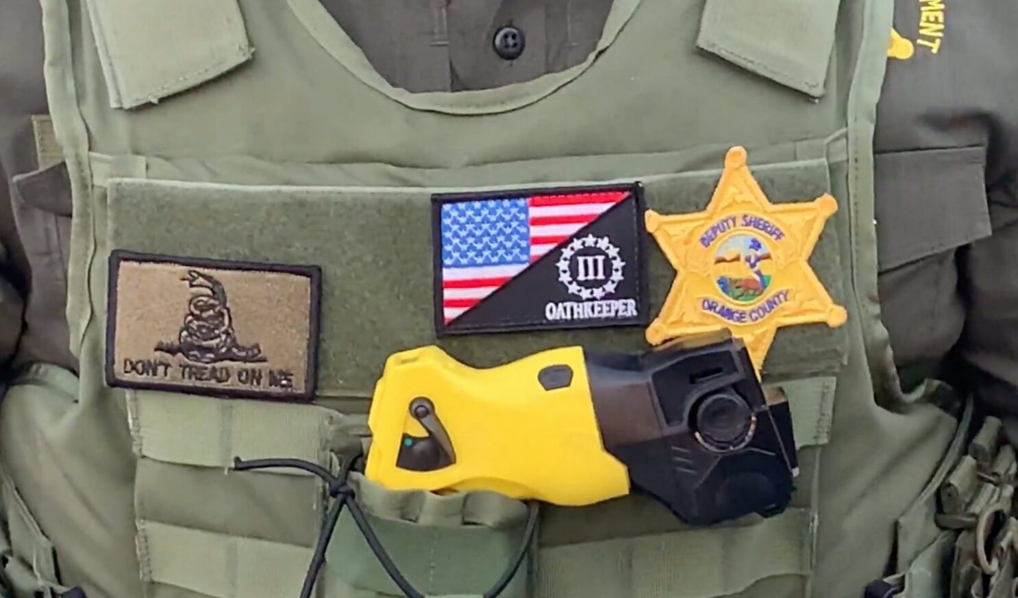 O C Sheriff S Officials Investigating Deputy Seen Wearing