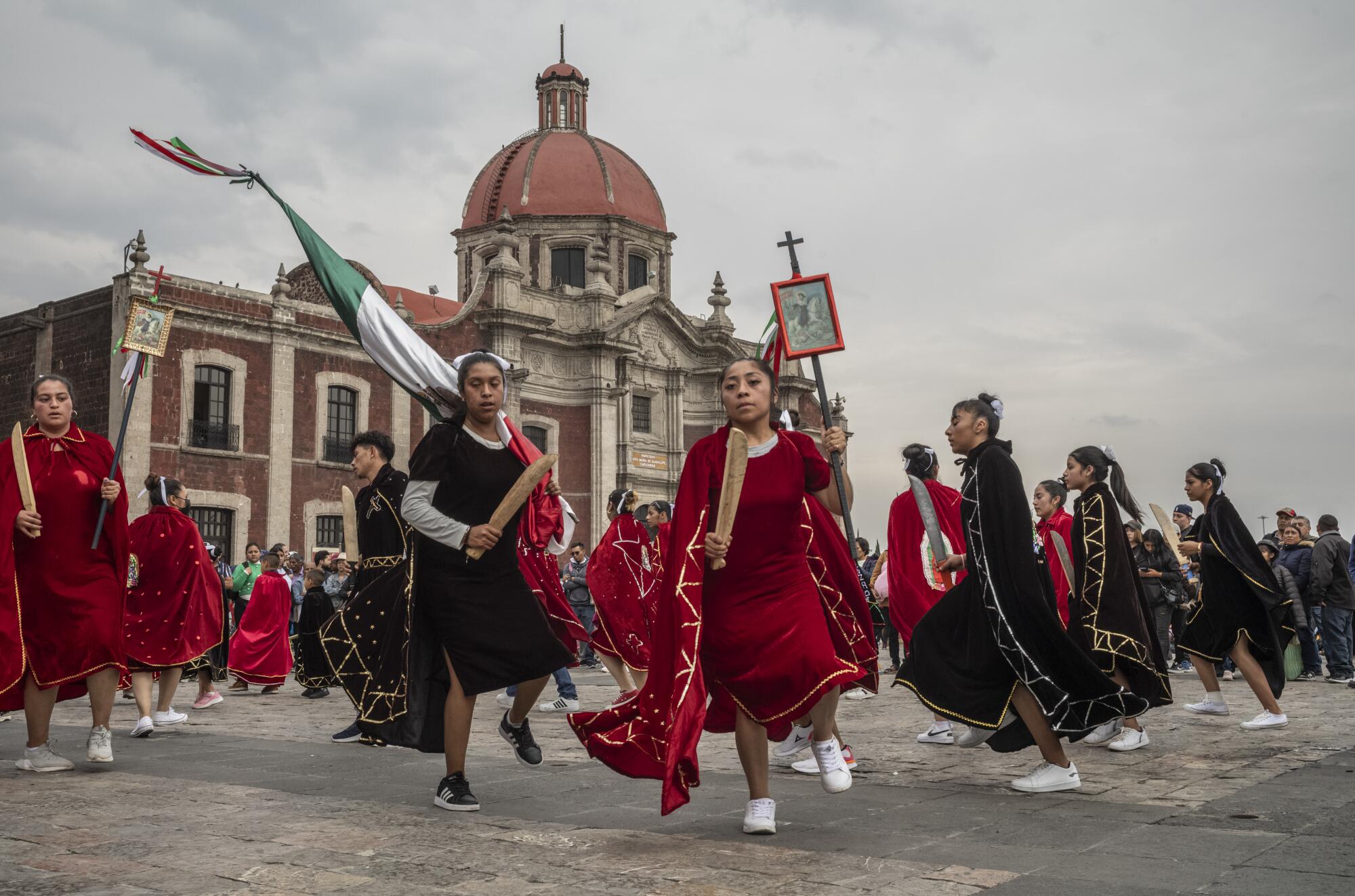 Latinos celebrate La Virgen de Guadalupe in Orange County - Los Angeles  Times