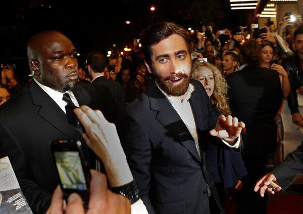 Jake Gyllenhaal arrives for the premiere of "End of Watch."