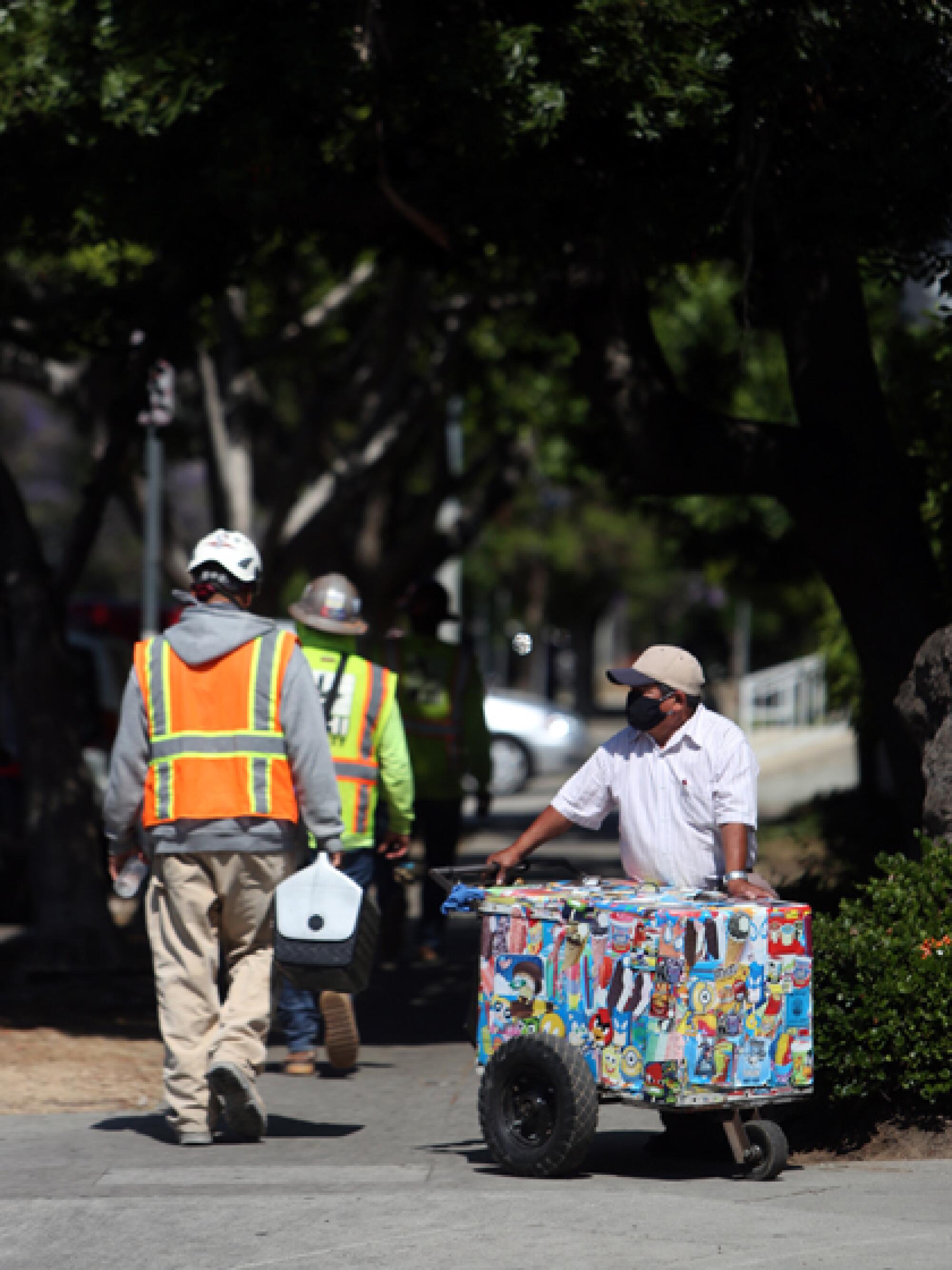 No me queda de otra': San Diego vendor pushes ice cream cart to keep family  afloat - The San Diego Union-Tribune