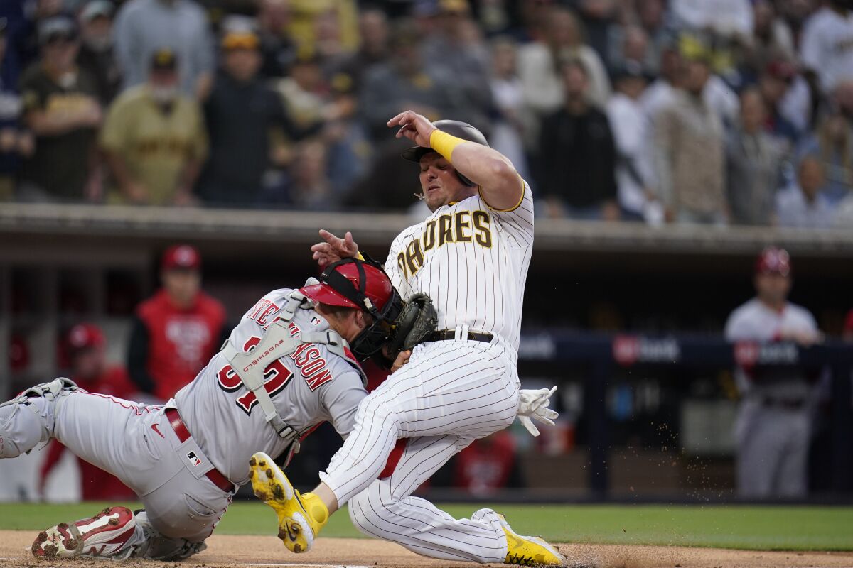 Reds' Tommy Pham challenges Padres 1B Luke Voit to unarmed combat after  'dirty' slide