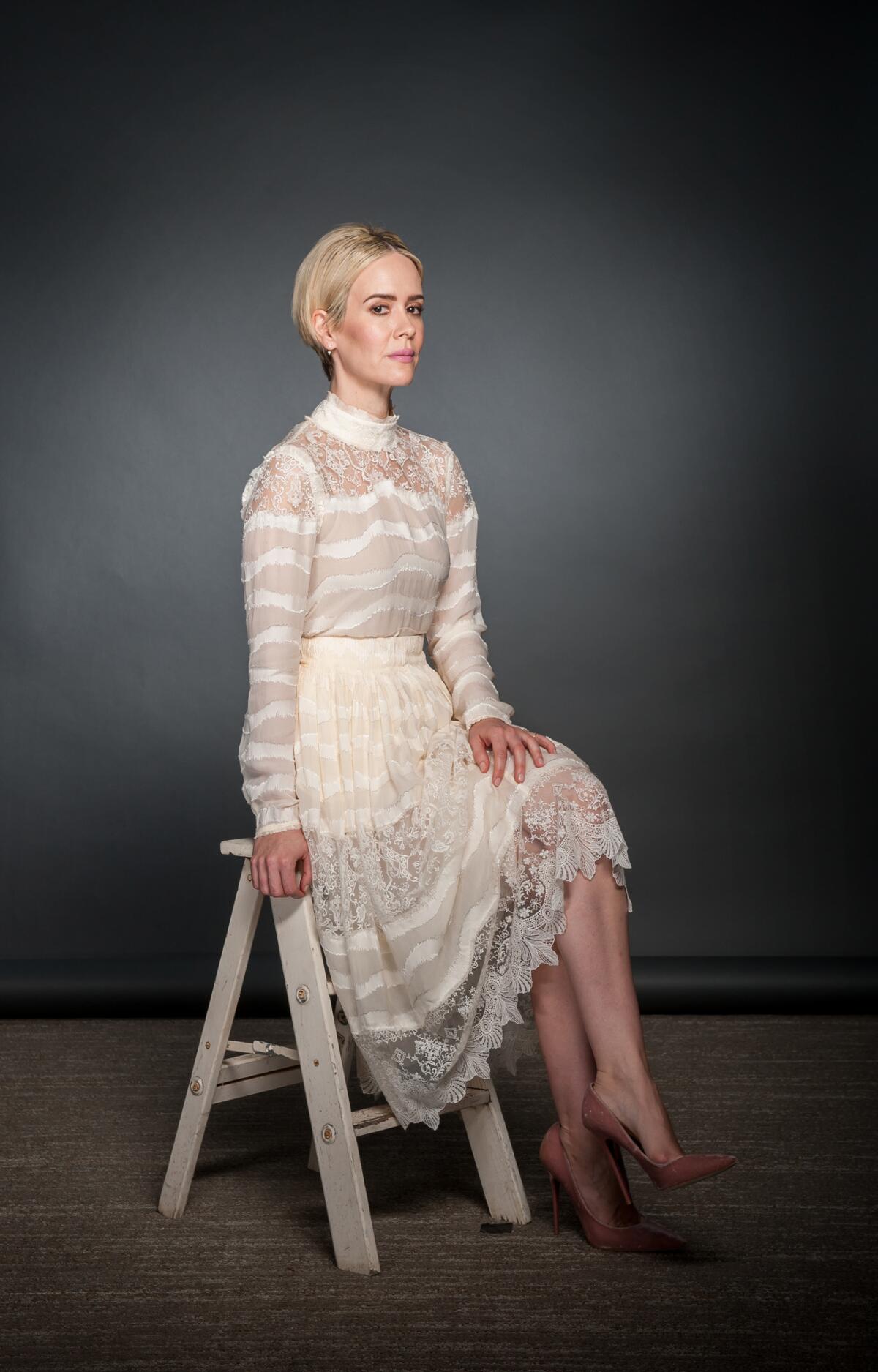 Sarah Paulson, who played Marcia Clark, says filming on the courtroom set in front of background performers was "a little bit like doing a play with all the lights on." (Christina House / For The Times)