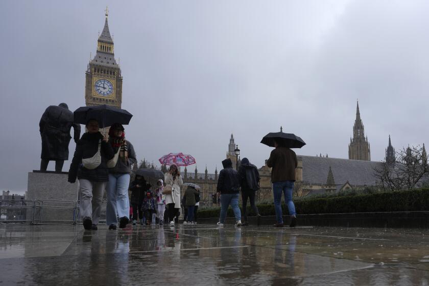 Foto tomada en la Plaza del Parlamento, al lado de la sede del Parlamento en Londres, el 22 de febrero de 2024. (Foto AP/Alastair Grant)