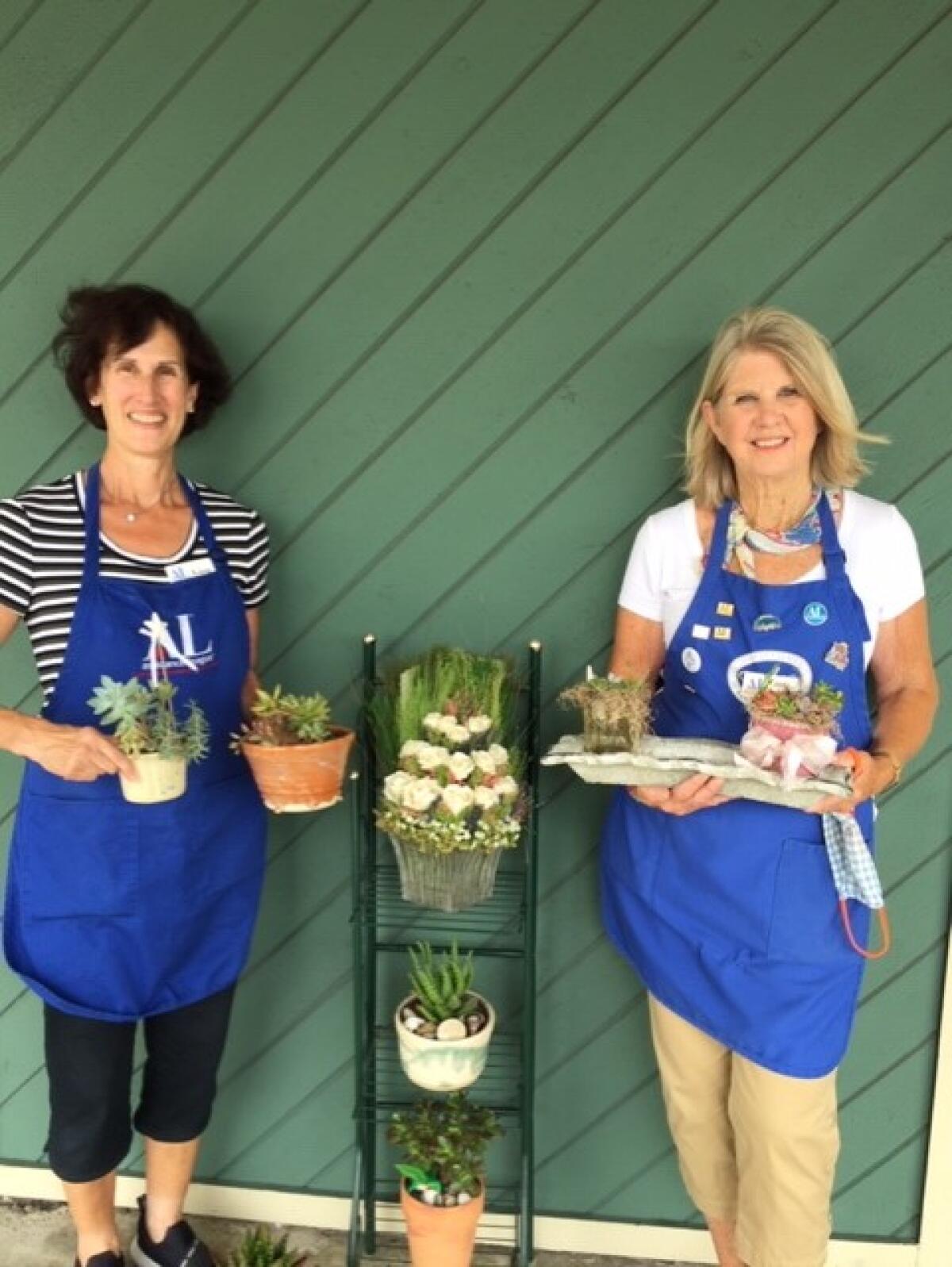 ALRSD volunteers Lisa Zimnowodzki and Linda Kermott
